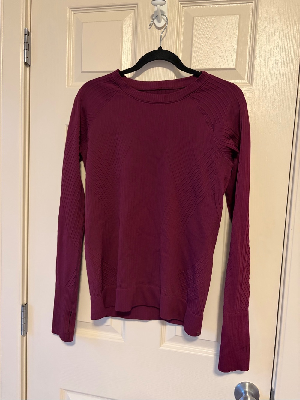 💚 LULULEMON - Medium Fitting Burgundy Long Sleeve Top
